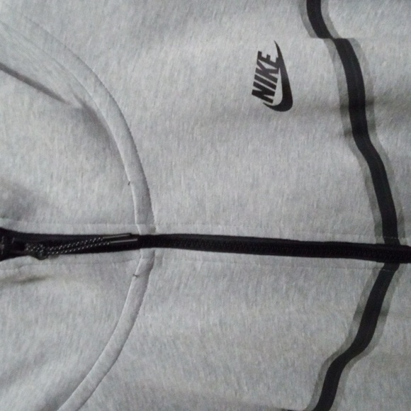 Nwot Nike tech XXL grey hooded zip up sweatshirt ended up buying a crew necktech - Picture 3 of 5